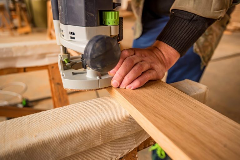 9 Safety Tips For Using A Router For The First Time